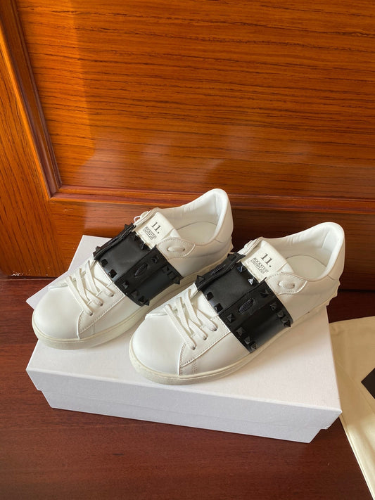 VT Rockstud Sneaker White Black Cowhide 349000