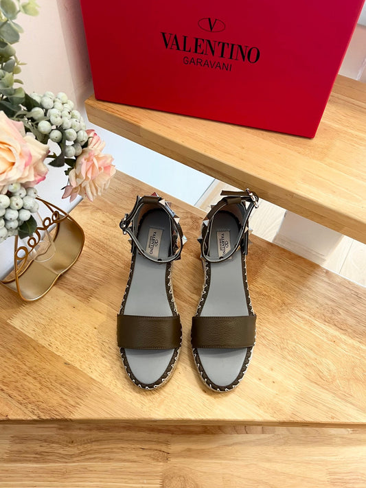 VLogo Rockstud Espadrille Olive Leather 692182