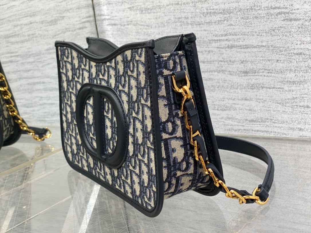 HOBO SIGNATURE 23 BAG IN BLACK BEIGE PATTERN LAMBSKIN