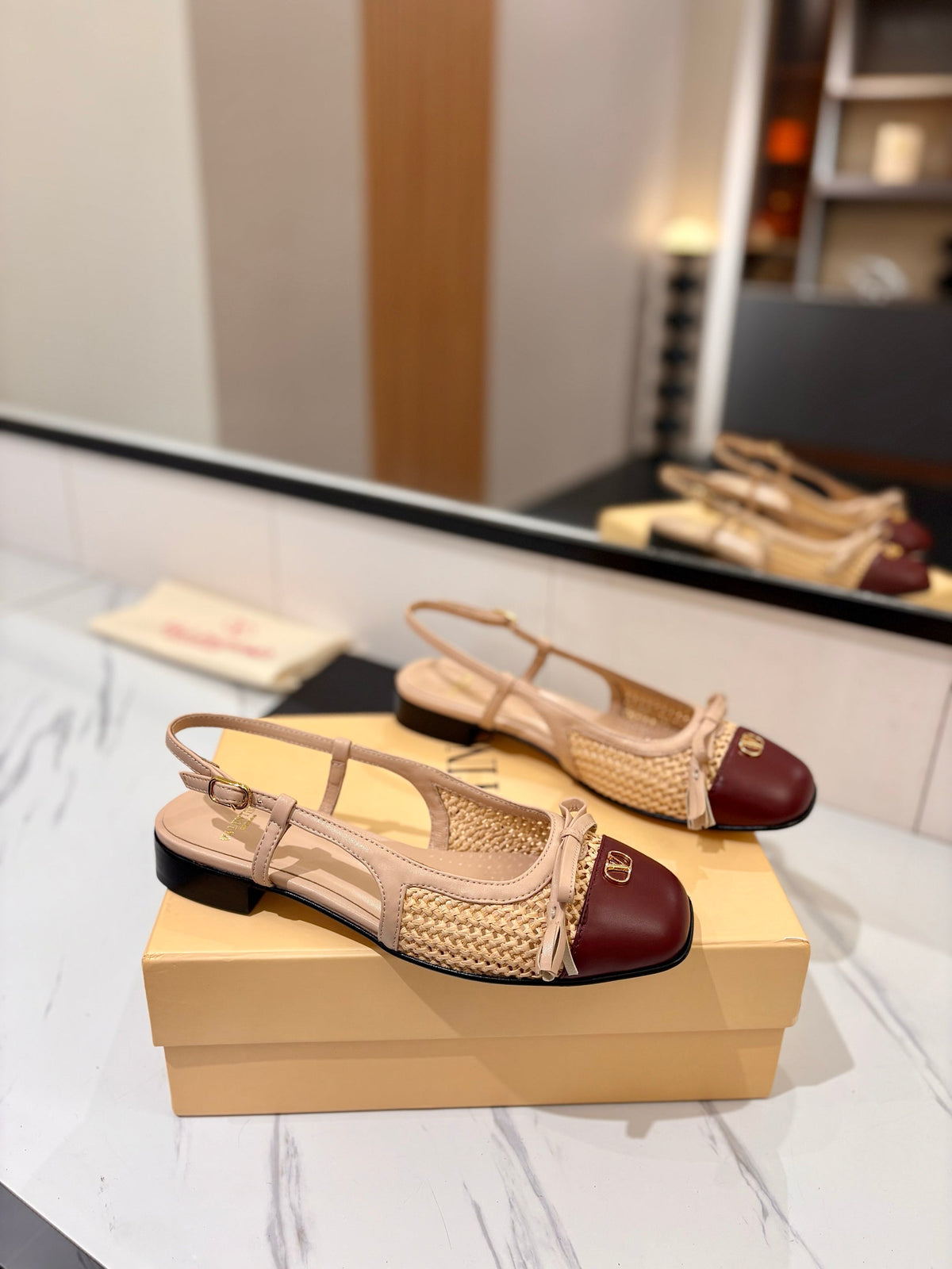 VT 26s Valet Du Roi Slingback Flats Beige Burgundy Raffia Leather 985453