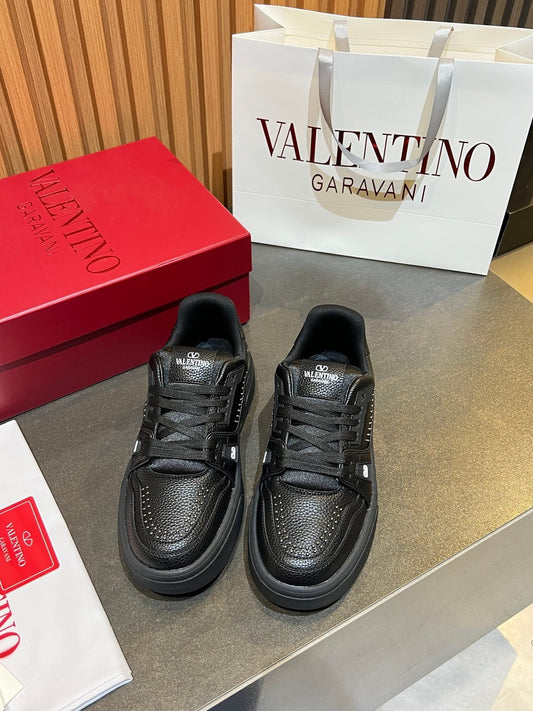 VT 26s Upvillage Trainers Black Leather Studded 105518