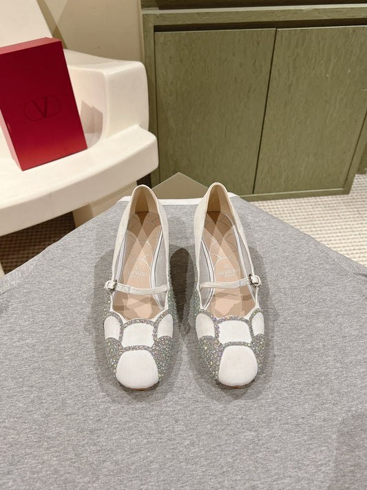 VT Bowow Embellished Pumps 45mm White Fabric 659203