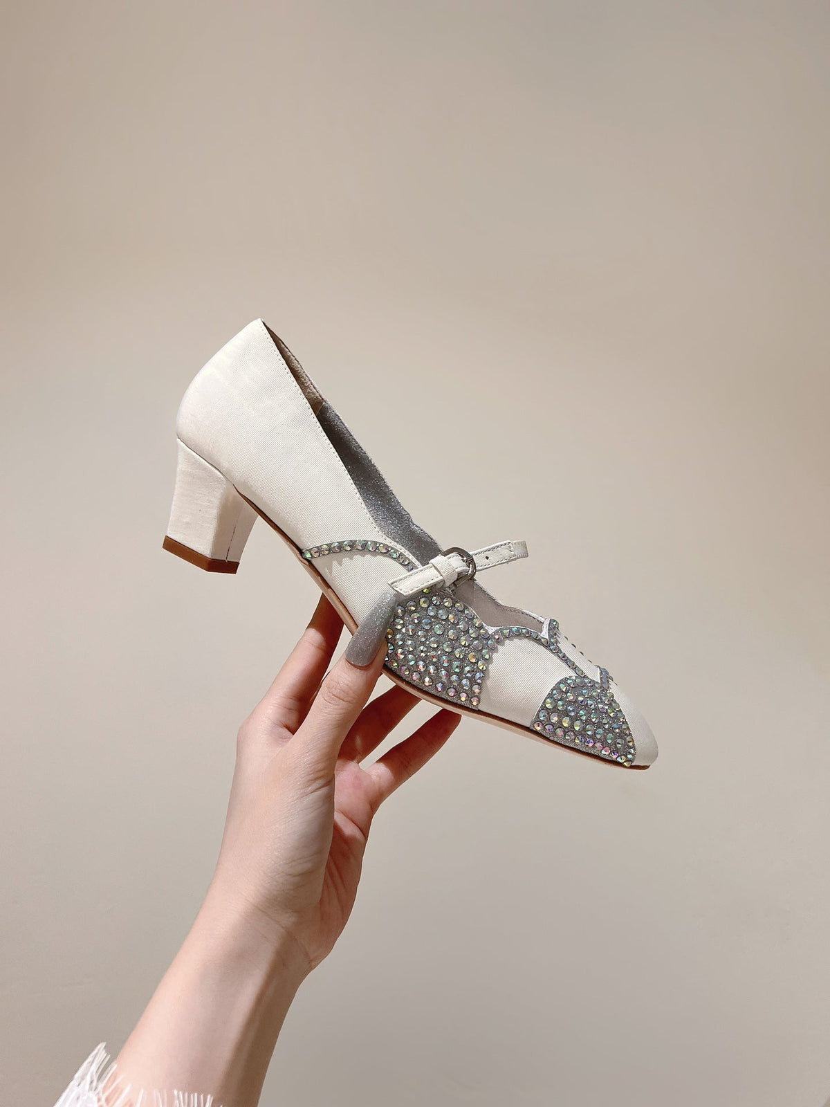 VT Bowow Embellished Pumps 45mm White Fabric 659203