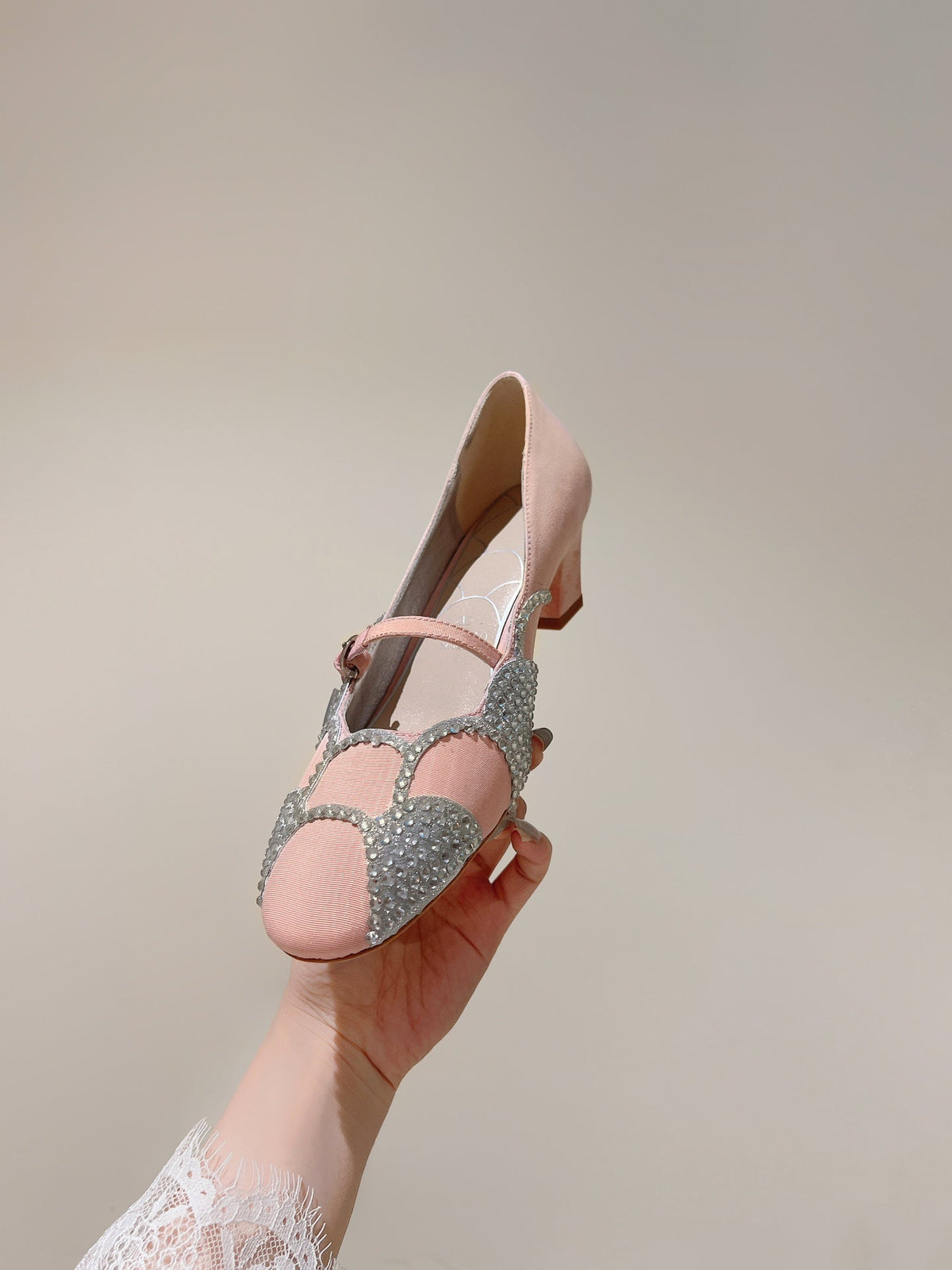 VT Bowow Embellished Pumps 45mm Light Pink Fabric 659204