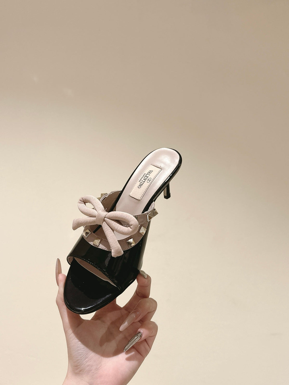 VT Rockstud Sandals 6cm Black Patent Leather 659265