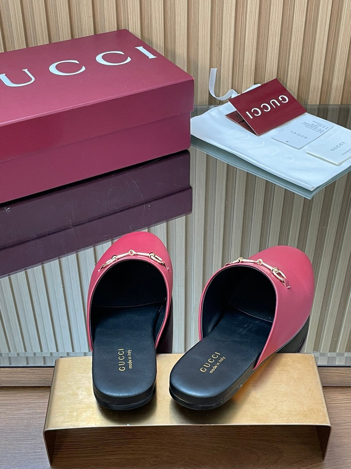 Gucci 25 Horsebit Mule Red Gold Cowhide 563084