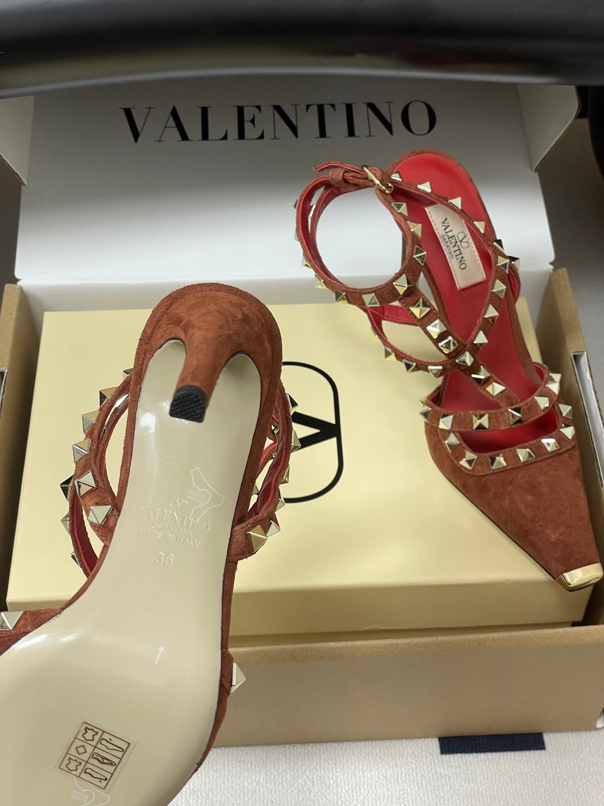 VT Rockstud Kidskin Pump 100mm Red Suede 835106