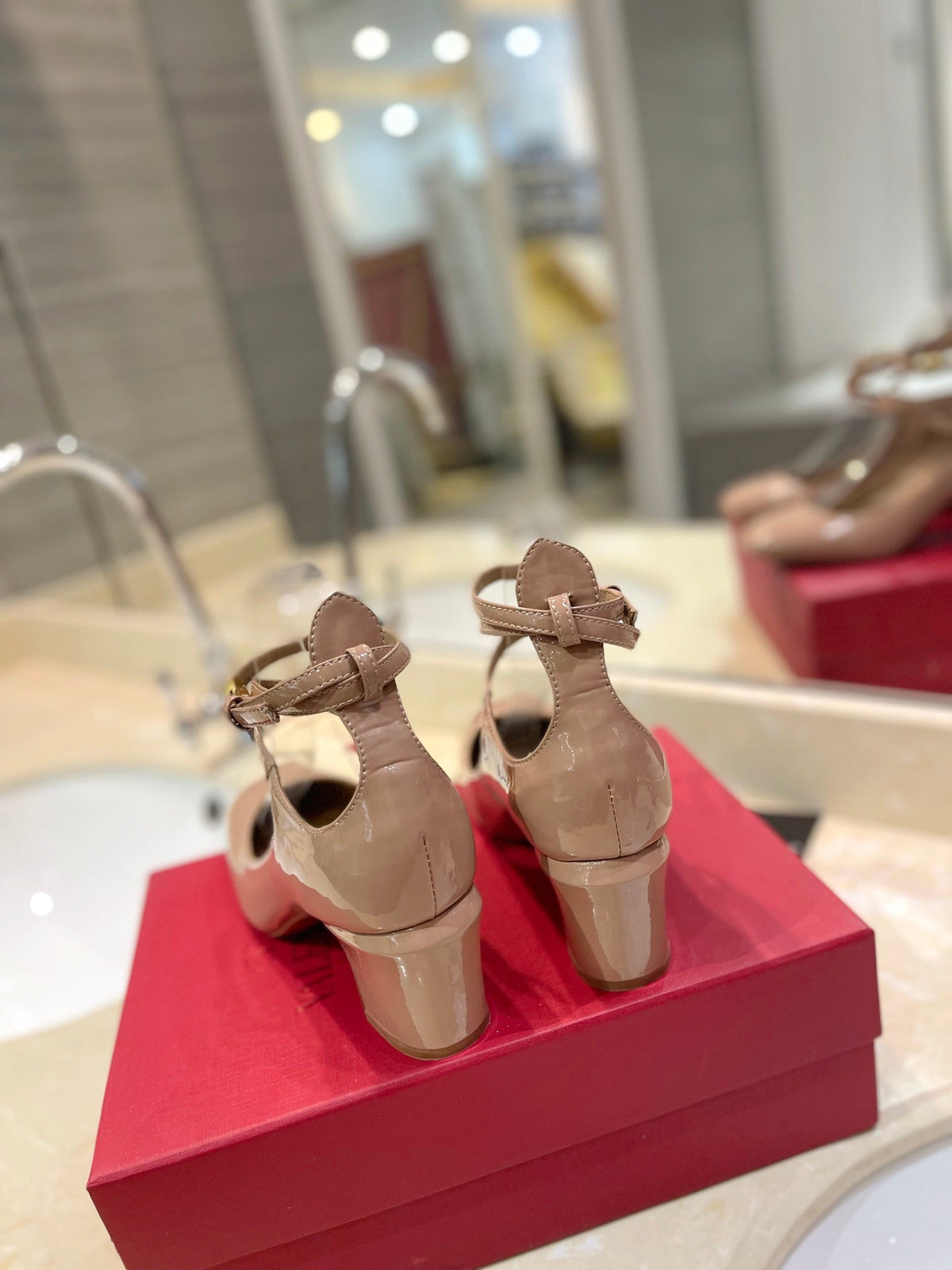 VT 26s VLogo Block Heels Nude Patent Leather 985377