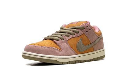 SB Dunk Low "Red Stardust" HJ4135 600