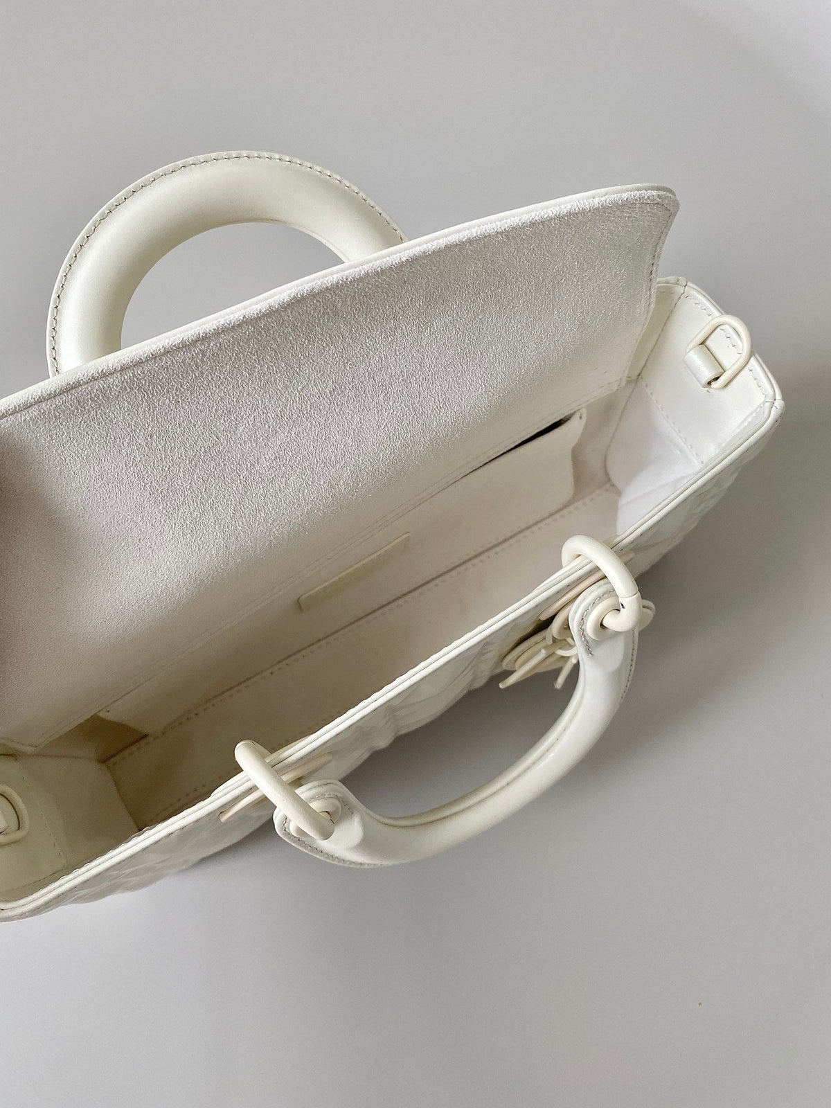 MEDIUM D-JOY BAG 26 IN WHITE CALFSKIN