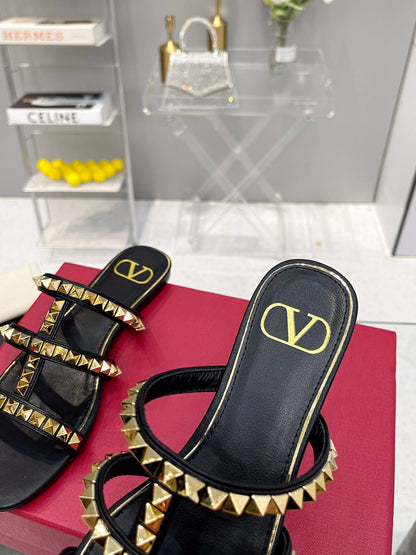 VT 26s Rockstud Flat Sandals Black Sheepskin 714932