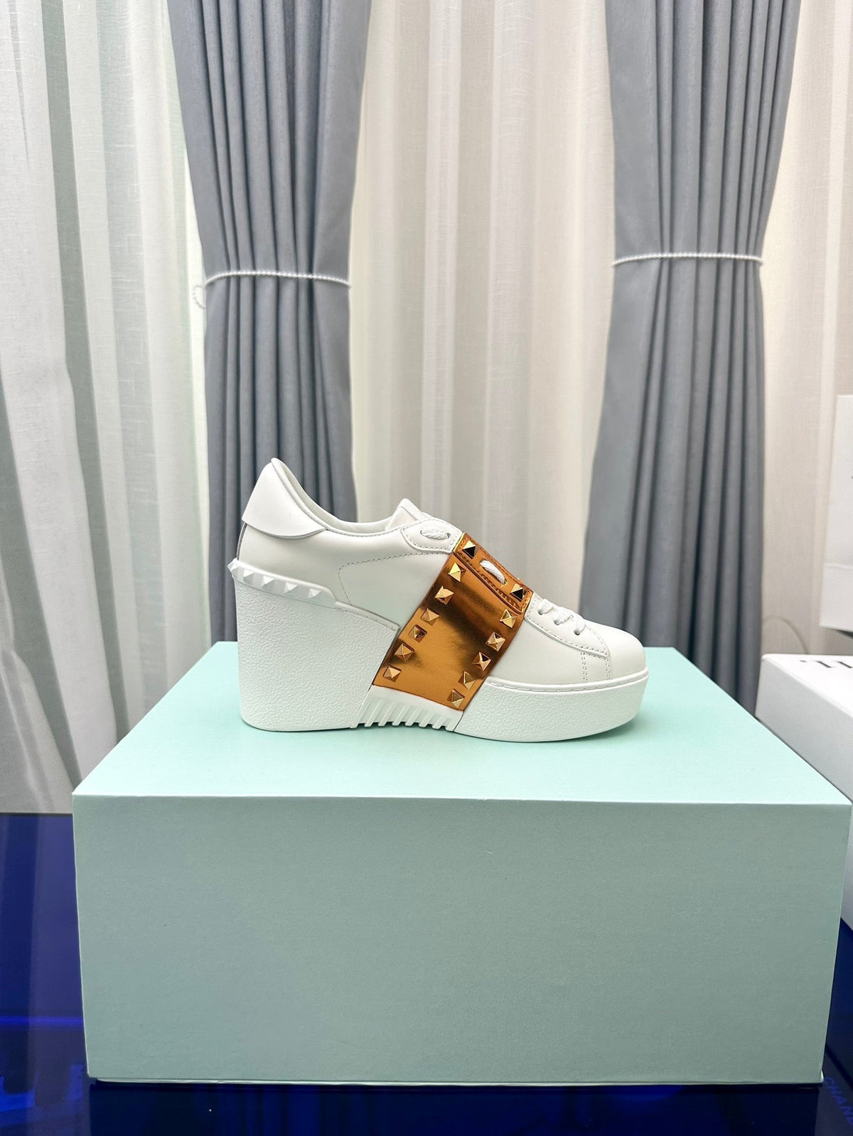 FLATFORM ROCKSTUD UNTITLED SNEAKER IN WHITE MIX COPPER BROWN CALFSKIN