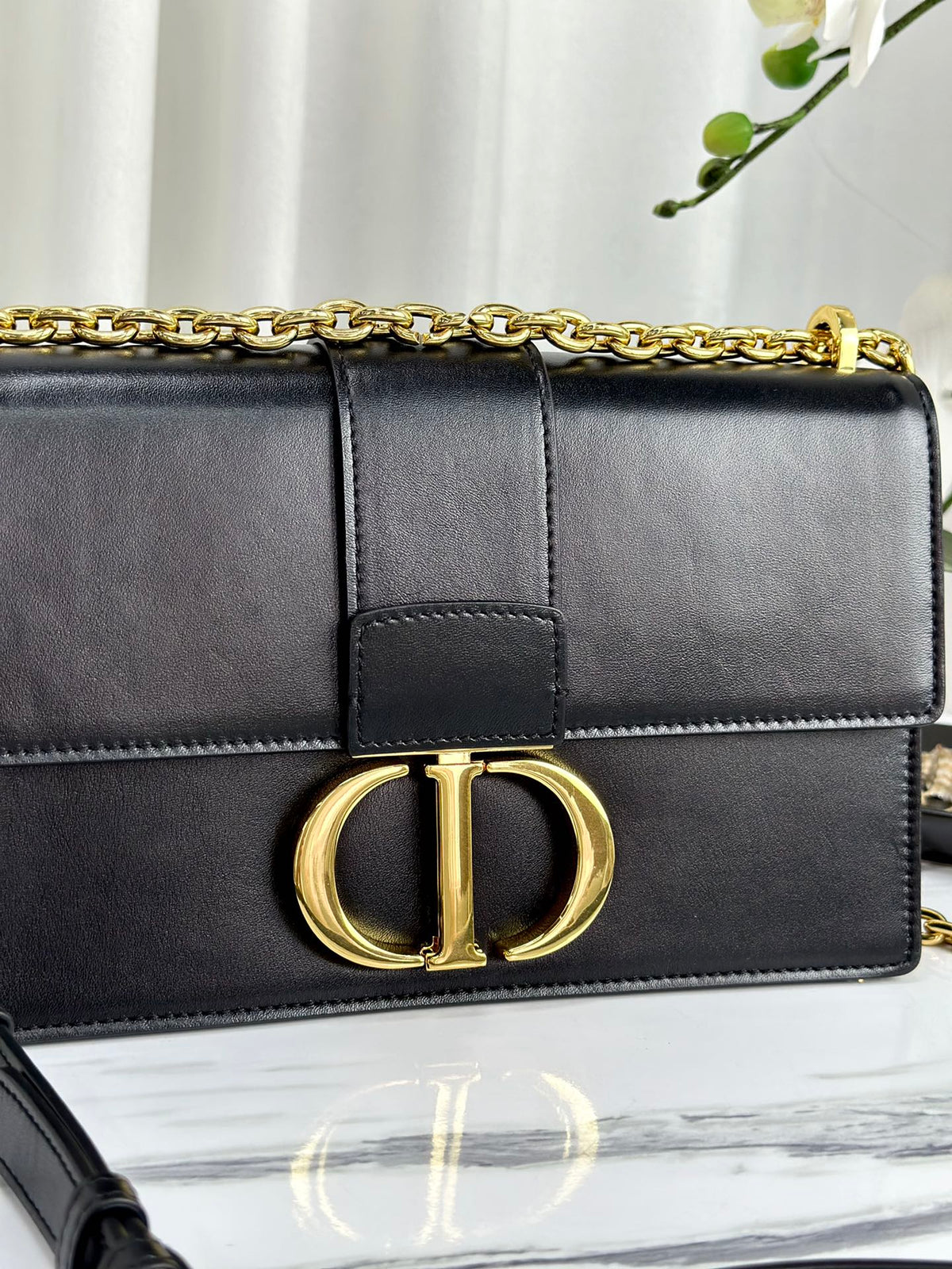 MONTAIGNE 25 BAG IN BLACK CALFSKIN