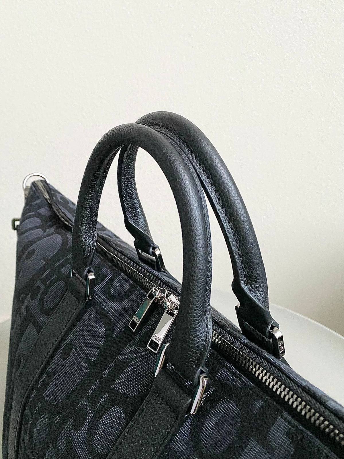 WEEKENDER 40 IN BLACK MAXI OBLIQUE JACQUARD