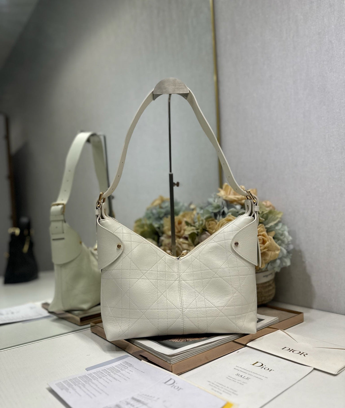 CD Medium Dior Voyage Bag 28cm White Macrocannage Calfskin 288631