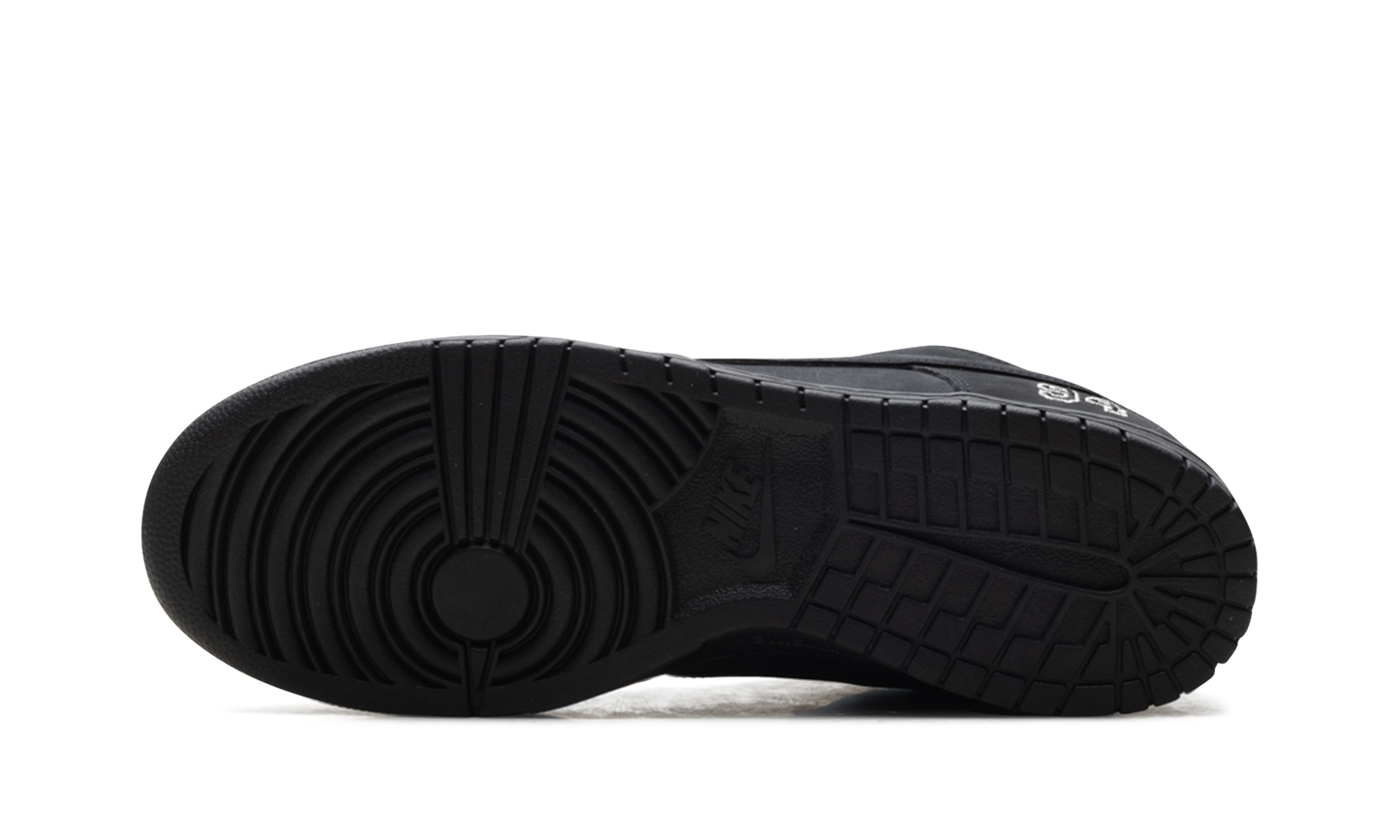 SB Dunk Low "Supreme - Black" HQ8487 001