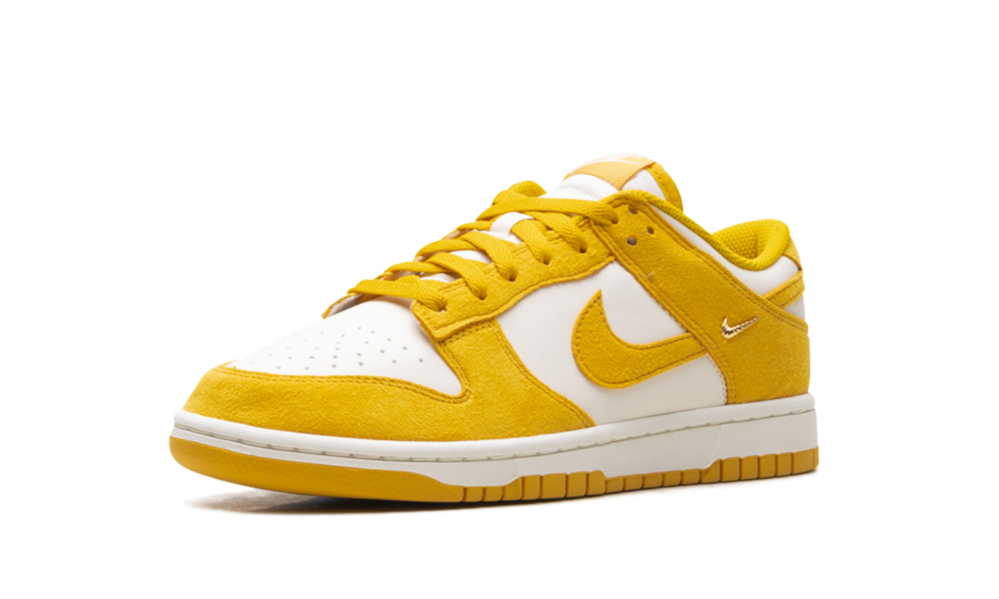 Dunk Low WMNS "Dark Sulfur Gold Mini Swoosh" IB4417 101