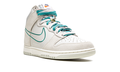 Dunk High SE "First Use - Green Noise" DH0960 001