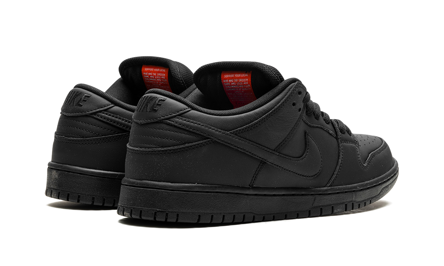 SB Dunk "Triple Black" FJ1674 001