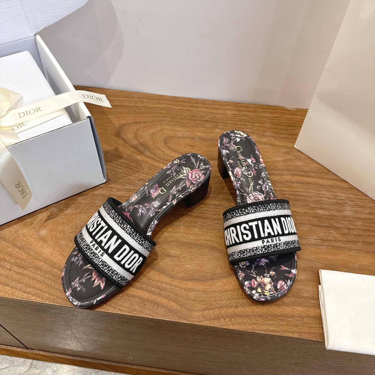 CD 26s Flower Flat Sandals 45 Canvas Cowhide 685487