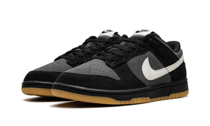 Dunk Low SE "Black Grey Gum" HQ1931 001