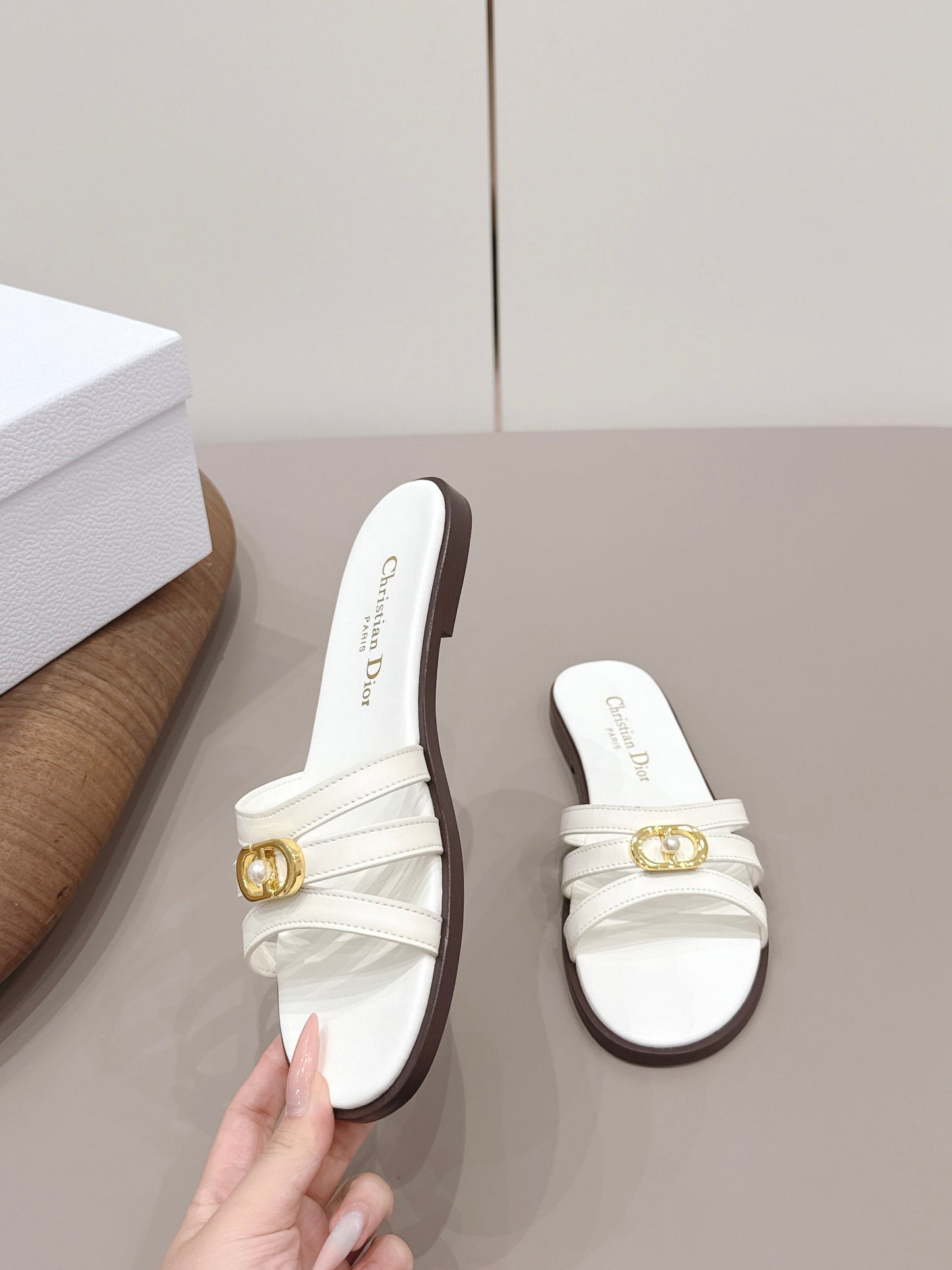 CD 26s 30M Slide White Calfskin 738225