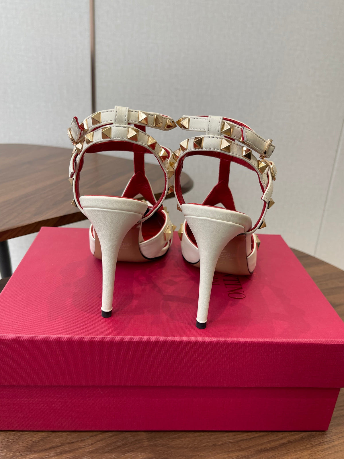 VT Studdy Pumps 95mm White Red Leather 624358