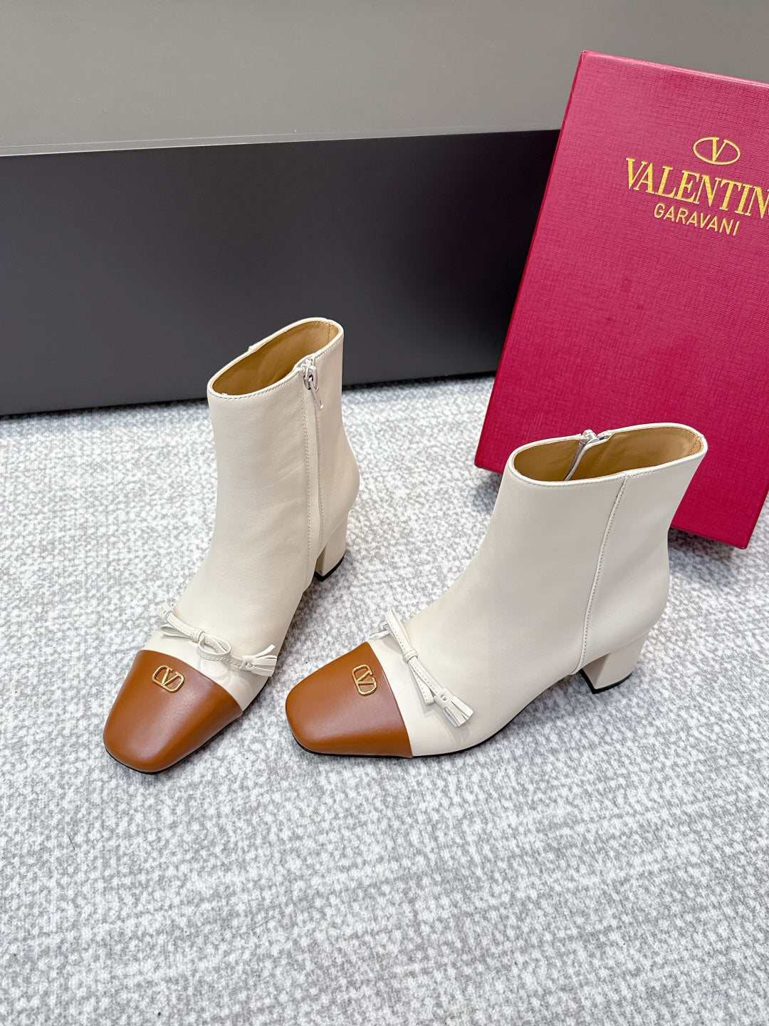 VT Garavani 60mm Valet Du Roi Ankle Boots Cream Brown Sheepskin 462552