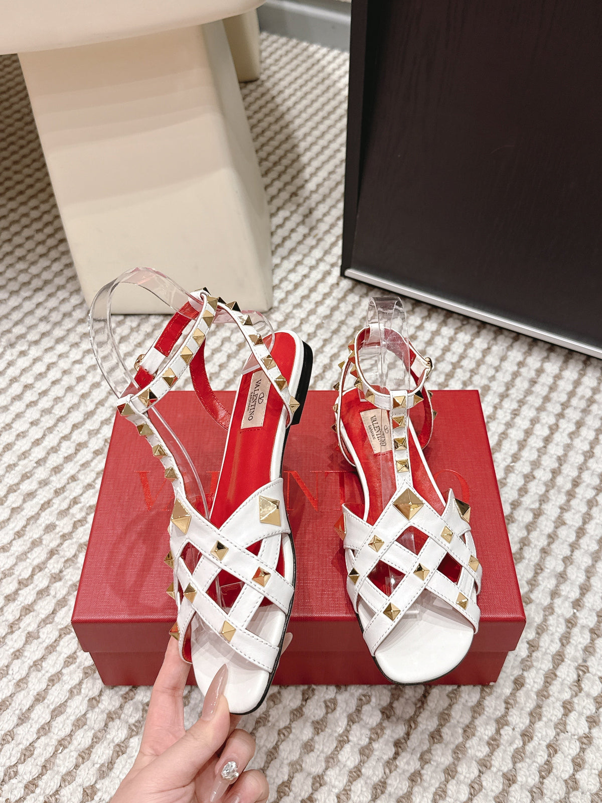 VT Studdy Leather Sandals White Sheepskin 659267