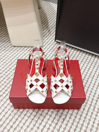 VT Studdy Leather Sandals White Sheepskin 659267