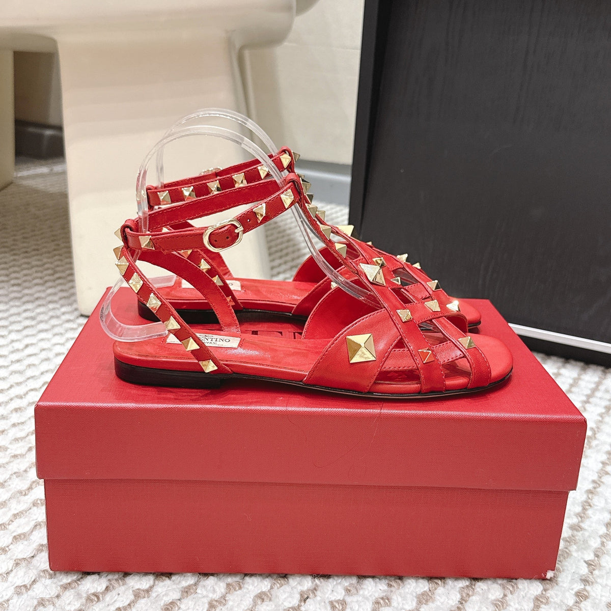 VT Studdy Leather Sandals Red Sheepskin 659268