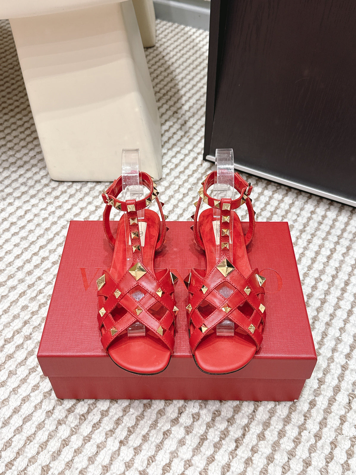 VT Studdy Leather Sandals Red Sheepskin 659268
