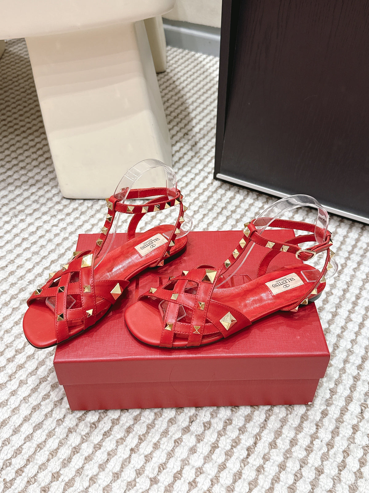 VT Studdy Leather Sandals Red Sheepskin 659268