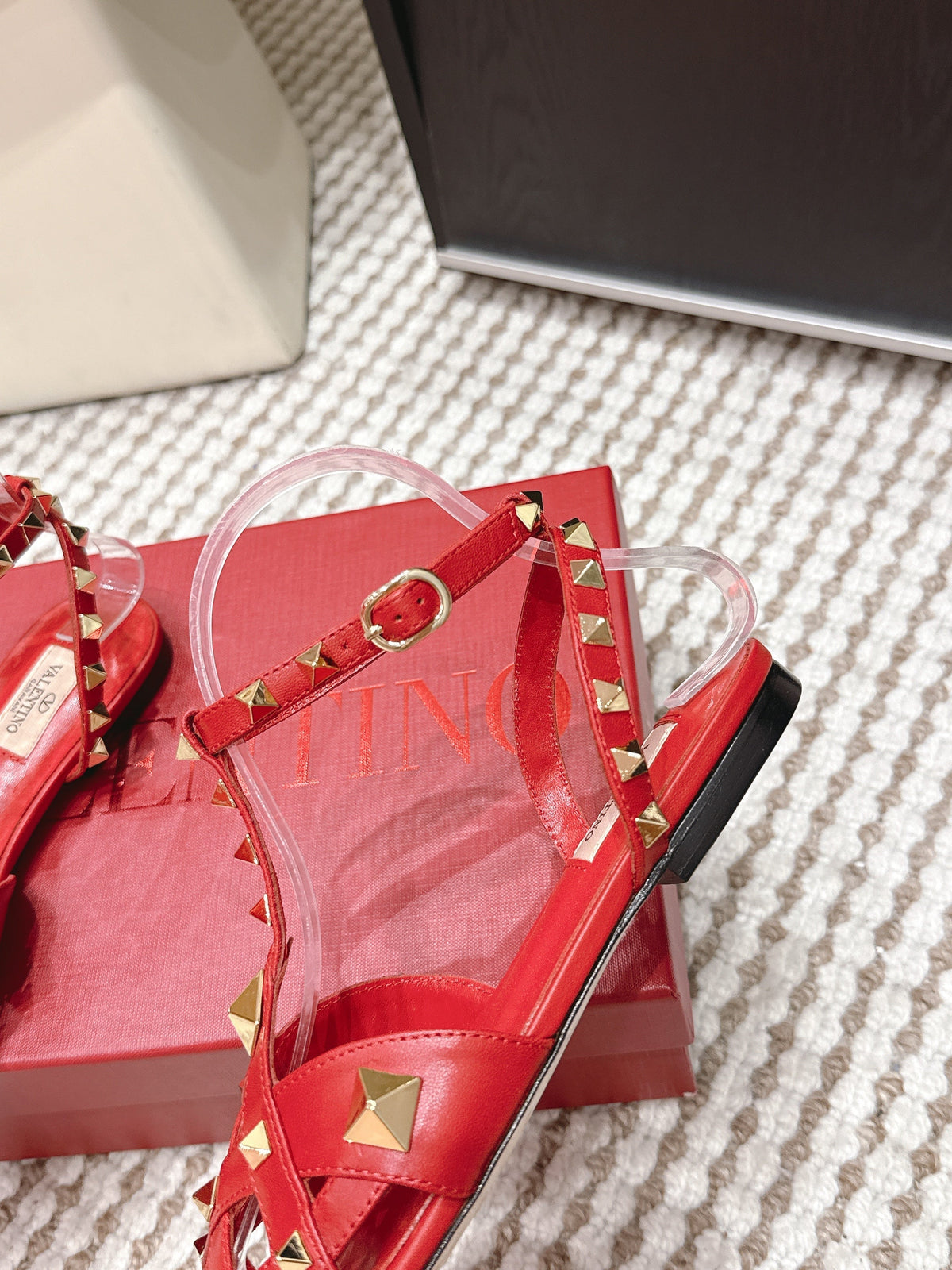 VT Studdy Leather Sandals Red Sheepskin 659268