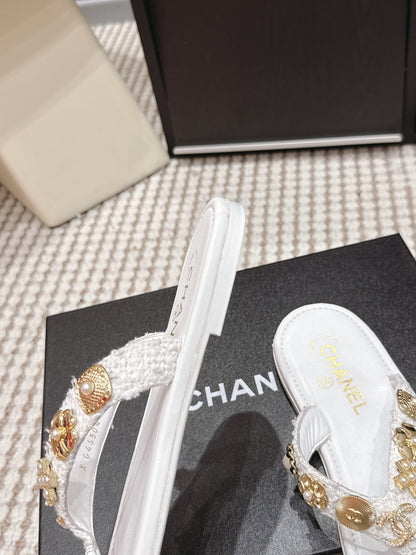 CC 26s Thong Sandals White Sheepskin Gold Charm 632368