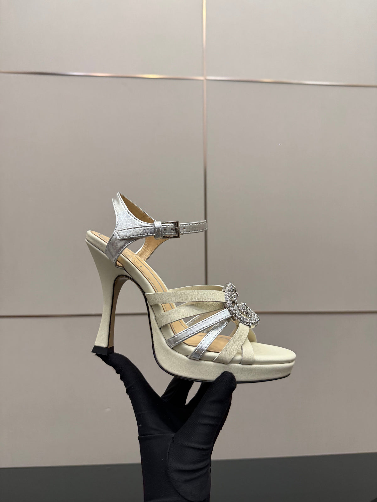 GG Pump 10.5cm With Crystal Interlocking G Ivory Sliver Leather