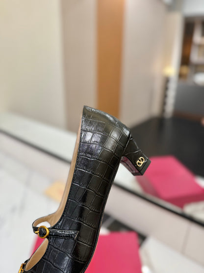 VT 25 Vlogo Signature Black Pumps Cowhide 341054