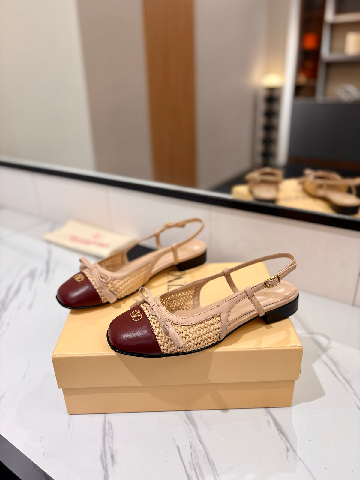 VT 26s Valet Du Roi Slingback Flats Beige Burgundy Raffia Leather 985453