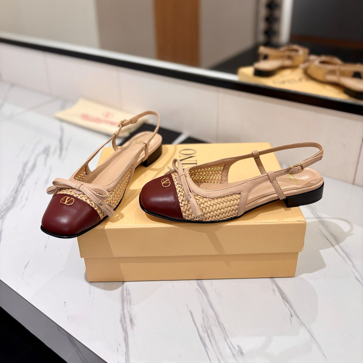 VT 26s Valet Du Roi Slingback Flats Beige Burgundy Raffia Leather 985453