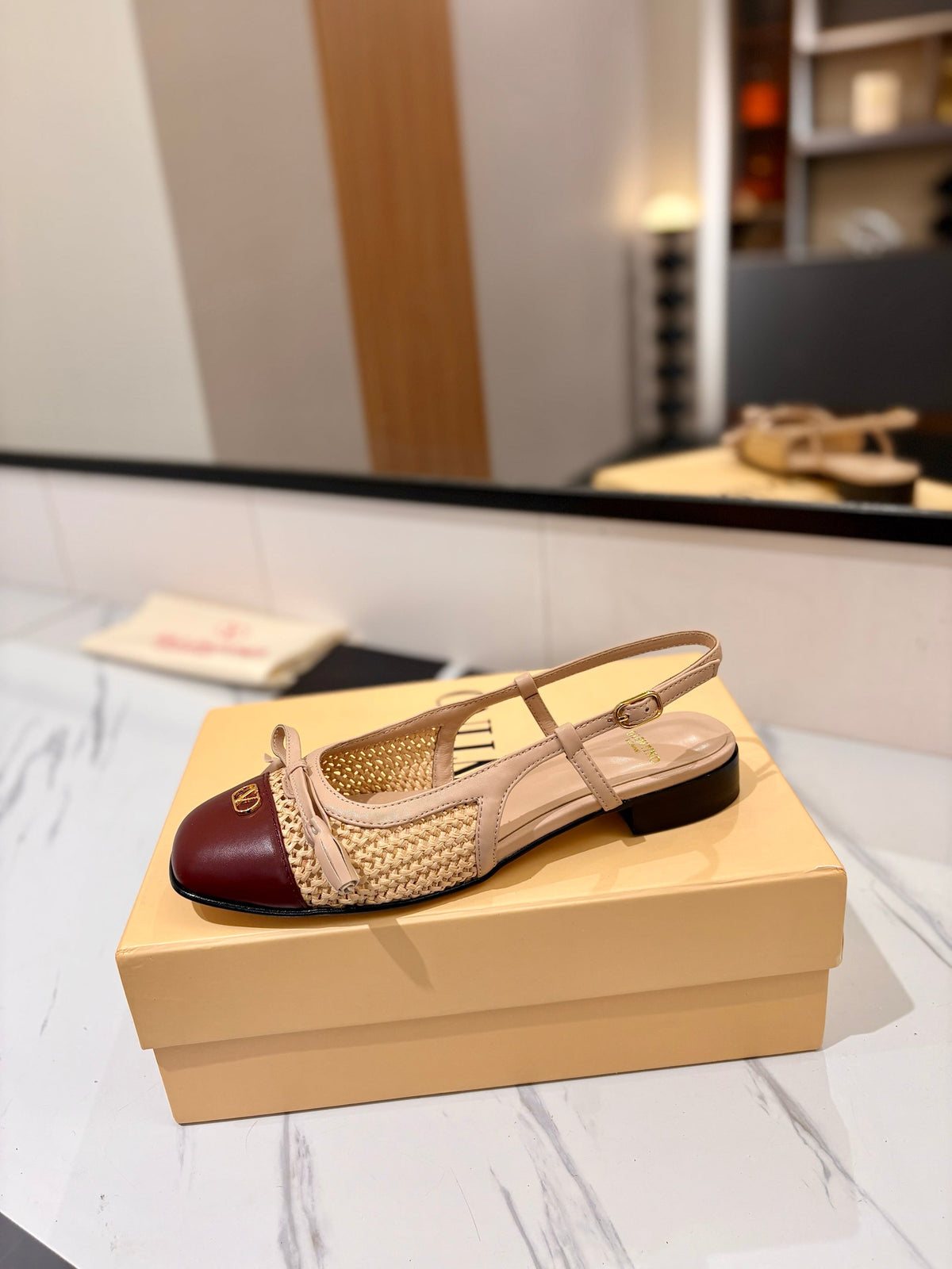 VT 26s Valet Du Roi Slingback Flats Beige Burgundy Raffia Leather 985453