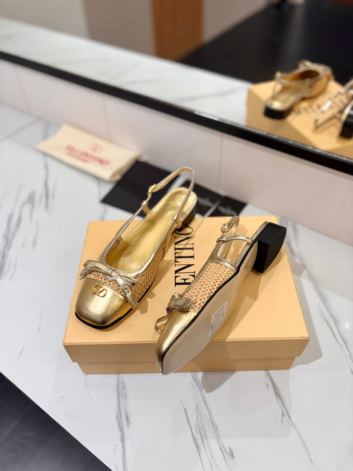 VT 26s Valet Du Roi Slingback Flats Gold Raffia Leather 985456