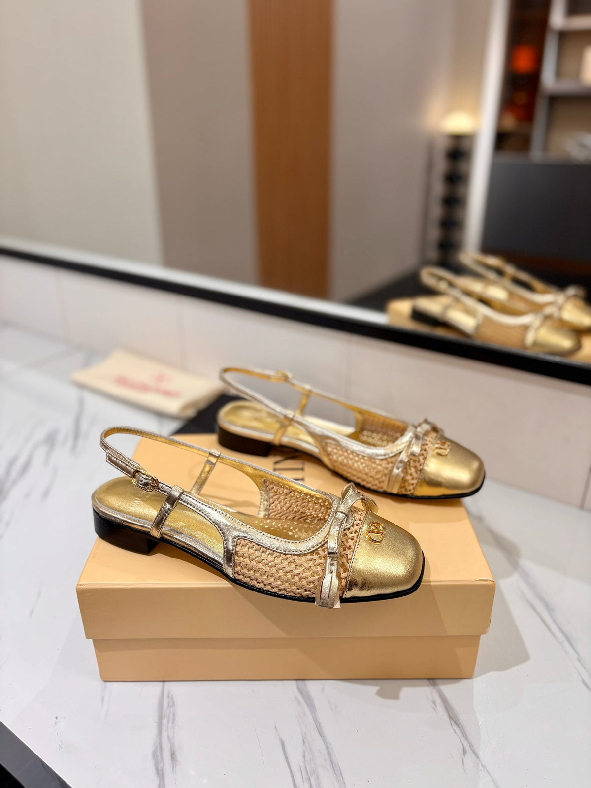 VT 26s Valet Du Roi Slingback Flats Gold Raffia Leather 985456