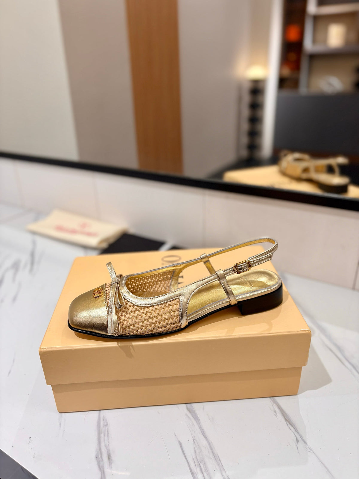VT 26s Valet Du Roi Slingback Flats Gold Raffia Leather 985456