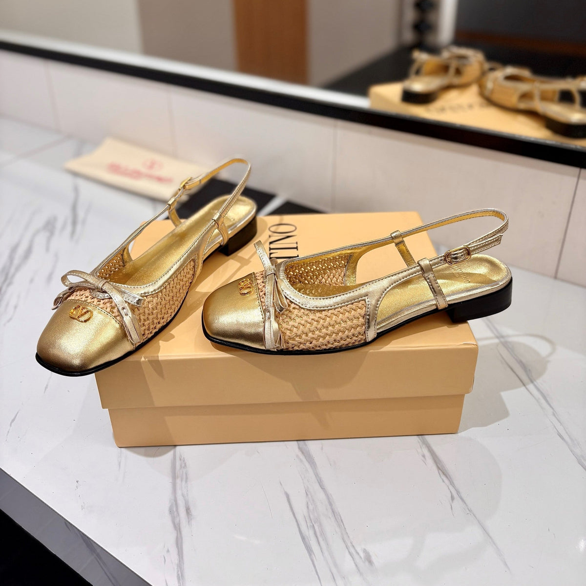 VT 26s Valet Du Roi Slingback Flats Gold Raffia Leather 985456