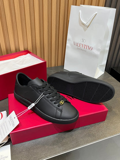 VT 25S Casual Sneakers Black Cowhide 563092