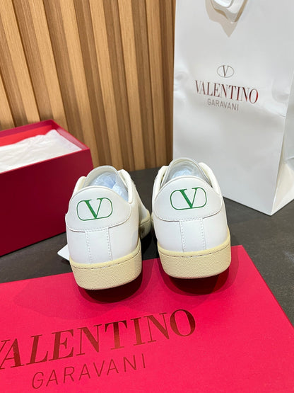 VT 25S Casual Sneakers White Black Cowhide 563094