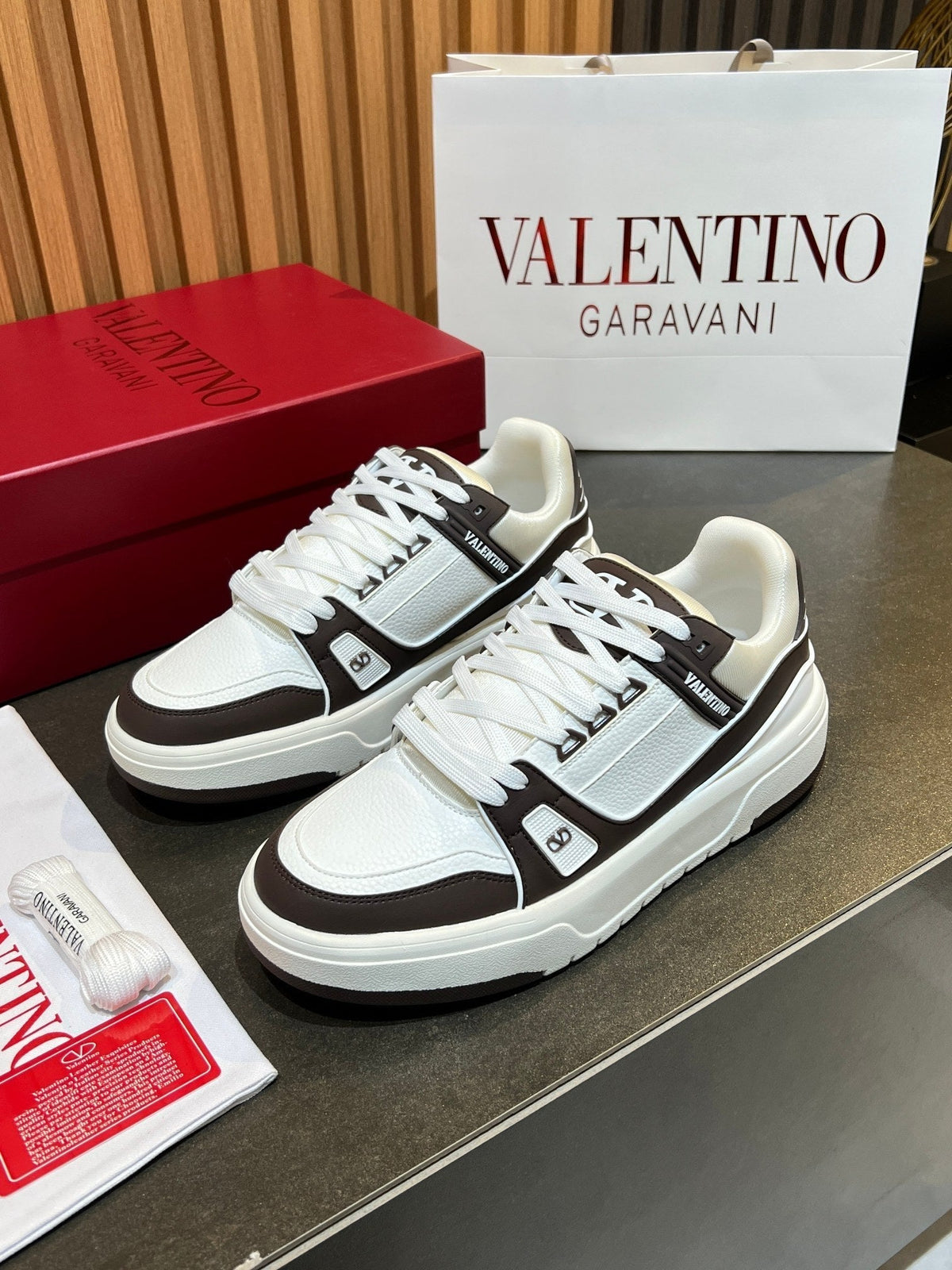 VT 25S Couple Sneakers White Chocolate Calfskin 563115