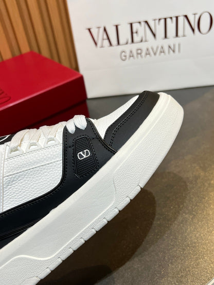 VT 25S Couple Sneakers Black White Calfskin 563120
