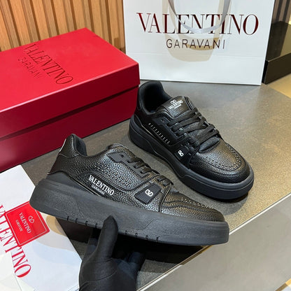 VT 26s Upvillage Trainers Black Leather Studded 105518