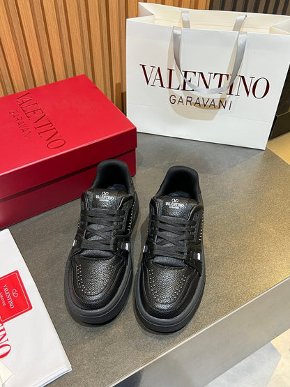 VT 26s Upvillage Trainers Black Leather Studded 105518